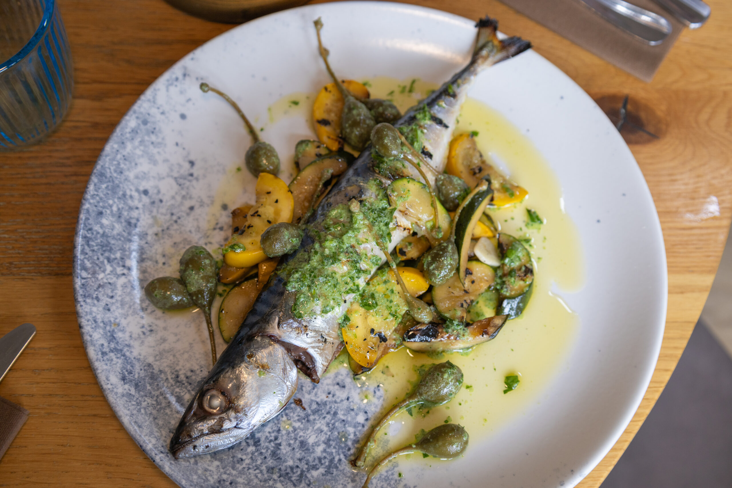 whole mackarel with olive oil, courgettes and capers